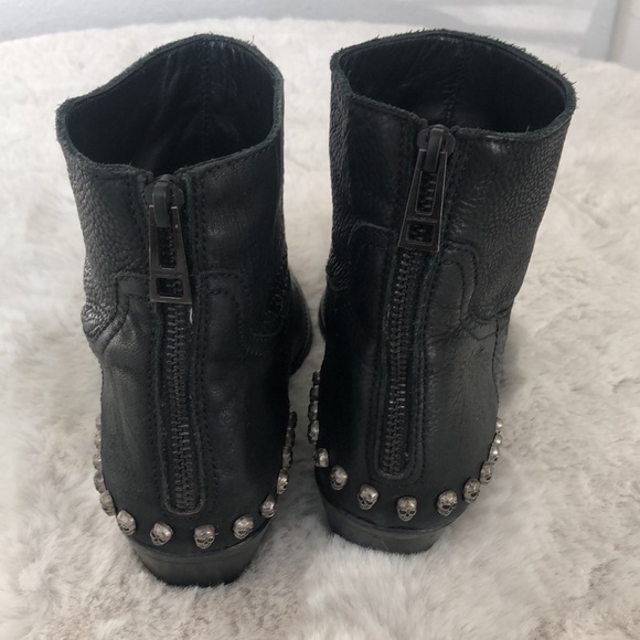 Zadig & Voltaire
Skull Leather Ankle Boots
Size: 8.5 US - Picture 4 of 16